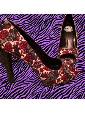 Vintage Too Fast Cirque Couture guns n roses platform heels